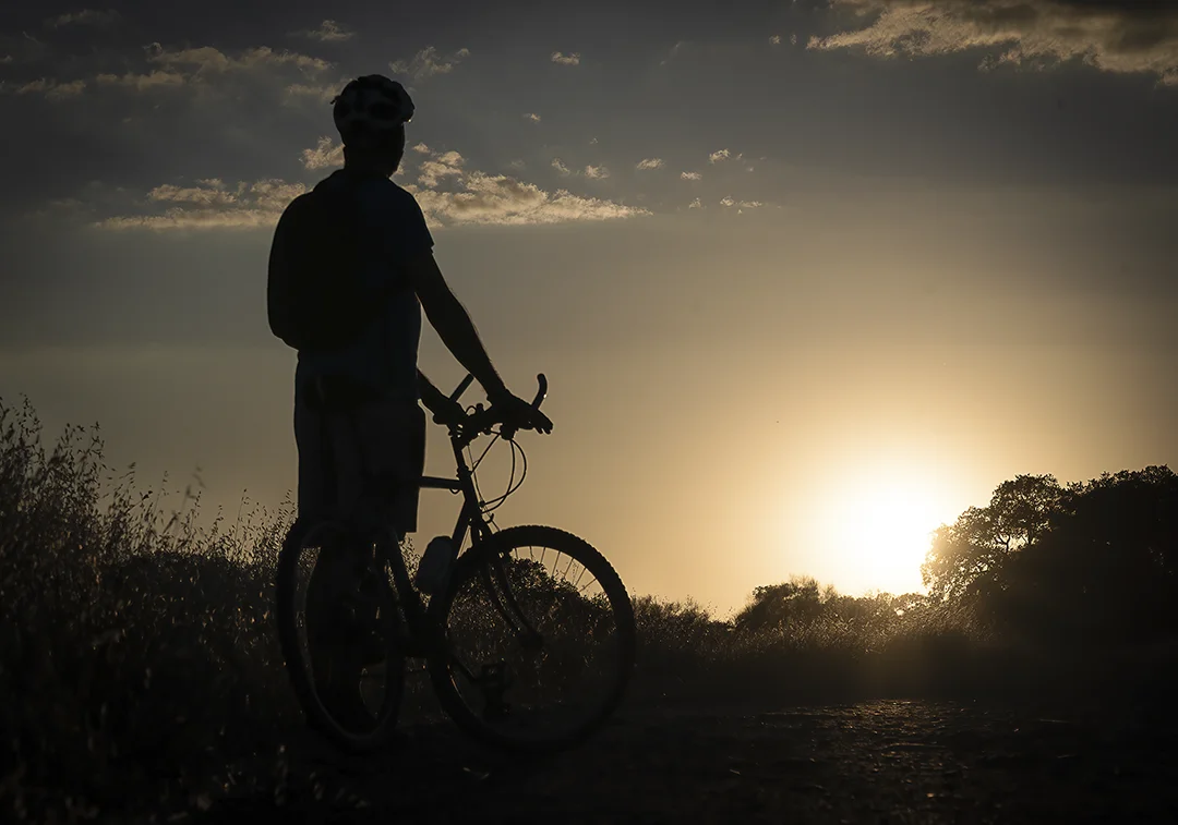 Puesta de sol en Espiel con bicicleta